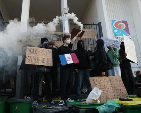 New French Prime Minister Under Mounting Pressure as Nationwide Protests Disrupt Education and Transport